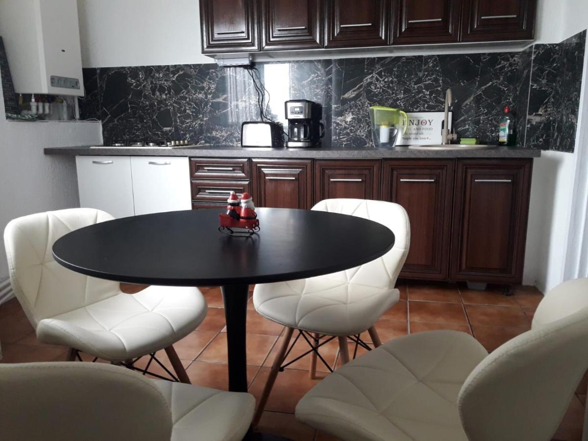 Hellen'S Ultracentral Apartament Buzău Eksteriør bilde