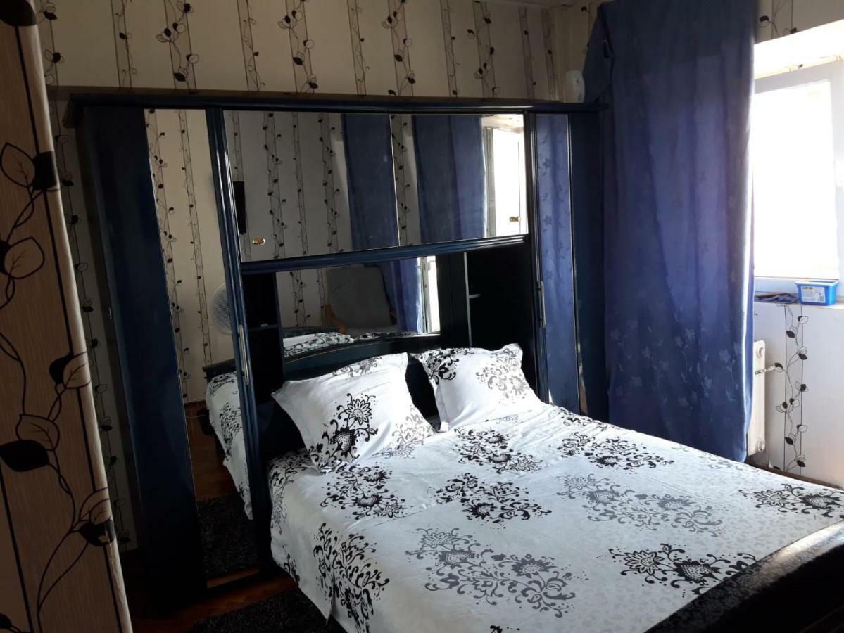 Hellen'S Ultracentral Apartament Buzău Eksteriør bilde
